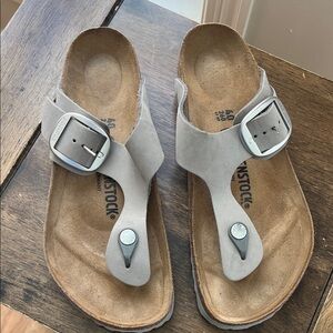 Like NEW! Birkenstock Gizeh Silver Big Buckle Stone Taupe Nubuck  sandals  9-9.5